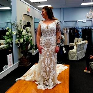 Wedding dress size 12 never worn